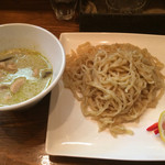 らーめん　かねかつ - ＜月曜限定＞グリンカレーつけめん　900円　わり飯付き