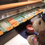 グルメバイキング オリンピア - 和食のコーナーでは、にぎり寿司が。
      職人さんに握ってほしいネタを言うと目の前で握ってもらえるんだよ。
      ボキは、卵、サーモン、海老、イカ、鰻をお願いしま～す！！