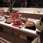 グルメバイキング オリンピア - さらにお料理を取りに行くボキ。
      スペアリブが美味しそう・・・