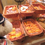 グルメバイキング オリンピア - 美味しそうなパンがいっぱいだね～♪