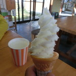 バニラソフト３００円と牧場牛乳３００円