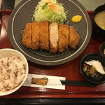 Tonkatsu Icchou - 厚切りロースかつ定食（赤米ごはん）