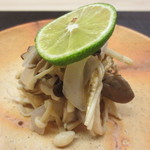 キノコの豊かな風味とキスの食感が良い感じ。