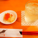 よねさん - お通しの湯葉イクラとサービス日本酒