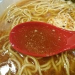 紅 - オイリーでパンチの強いスープ！