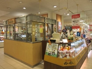 Onigiri Batake Harebare - 福岡三越の地下にある手作りおにぎりのお店です。