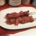 きらく屋 - かしらタレ+なんこつタレ