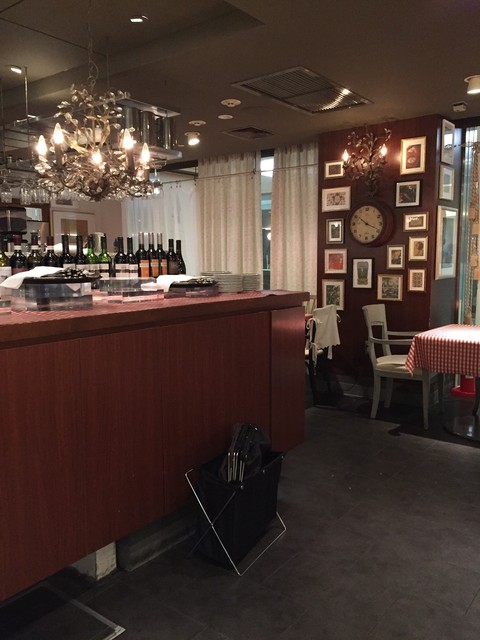 内観写真 閉店 ラ メゾン ターブルドット ルミネ新宿店 La Maison Table D Hote 新宿 西洋各国料理 その他 食べログ