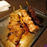 四文屋 - シロ・モモ肉