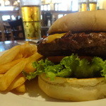 Hard Rock Cafe Surfers Paradise - HICKORY BARBECUE味のチーズバーガーこれで２５ドル