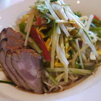 御膳房 銀座店 - 自家製叉焼入り冷麺