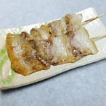 呑み喰い処 炉暖 - 焼鳥屋さんの約２倍以上の阿寒ポーク串528円厚切りだからジューシー