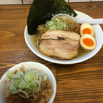 特製塩ラーメン（200グラム）950円
          炊き込みごはん 180円