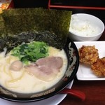 ラーメン神山 - H.27.10.3.昼 濃厚とんこつ塩らーめん 680円+からあげセット +170円+ランチサービスご飯