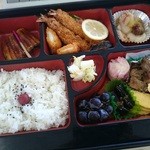 奥州給食 - 料理写真:1000円弁当！豪華です(^.^)