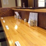 金の豚 おか田 - 内観（カウンター席）