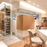 レストランエール - 店内のテーブル席の風景です