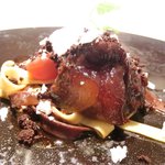 レストランエール - ランチコース 4752円 の山形牛のすじ肉の煮込み 自家製タリアテッレ、カカオ、フランス料理との相性