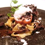 レストランエール - ランチコース 4752円 の山形牛のすじ肉の煮込み 自家製タリアテッレ、カカオ、フランス料理との相性