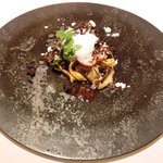 レストランエール - ランチコース 4752円 の山形牛のすじ肉の煮込み 自家製タリアテッレ、カカオ、フランス料理との相性