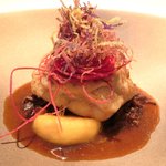 レストランエール - ランチコース 4752円 の石川県産の真鱈のムニエル、白子、牡蠣、ビーツ、インカのめざめ、ノーザンルビー、シャドークイーン