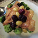 Mott 32 - 銀杏腐竹炒西蘭花