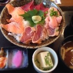 魚盛 - 海鮮4種丼