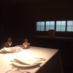 レフェルヴェソンス - 新しい個室は、出入り口側の壁がガラス張り