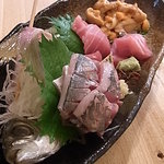 新橋 かま田 - お刺身盛り合わせ全景　頭のほうから