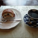 ケーキ＆カフェ むくの木 - ロールケーキとコーヒーのセット