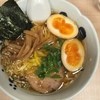 Asakusa Ramen Yoroiya - 見た目にもきれいですね。双子の玉子も面白いです。