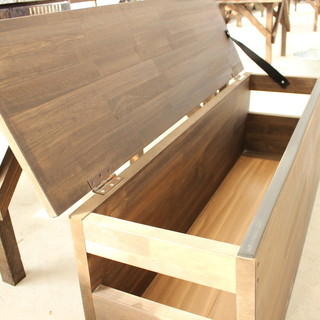 넓고 깨끗한 매장♪ 짐을 넣을 수 있는 벤치 시트도 있어요♪