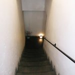 Uchi yama - 地下に降りる階段