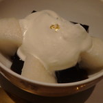 日本料理 晴山 - 本和香糖のゼリー、和三盆の生クリーム、梨