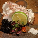 日本料理 晴山 - 駿河湾産鯛の焼き霜づくり