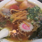 風間 とんとんラーメン - しょうゆからみそ680円。