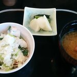 表参道うかい亭 - ⑥紅葉鯛の土鍋ご飯　漬物・味噌汁セットに