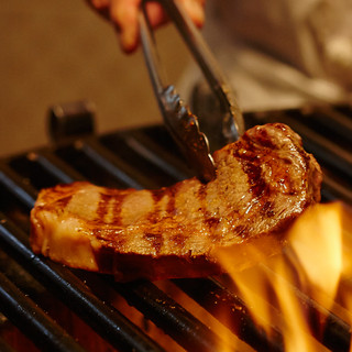 『熾火（おきび）焼き』にこだわり素材の旨みを最大限に引き出す