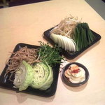 Motsu Sutwo Rixi - お鍋のトッピングメニュー。　きゃべつ・ごぼう・玉葱・トマト・チーズ等など…、シメの中華麺も絶品です。