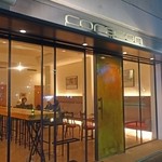 コラゾン - 全面ガラス貼りのお洒落な外観