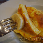 bills - リコッタパンケーキ w/ フレッシュバナナ、ハニーコームバター