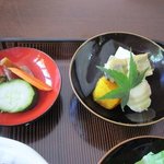 かじか庵 - 湯葉と季節野菜の小鉢です。 