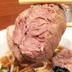 らぁめん ほりうち 新宿本店 - 1つ入っている馬鹿でかい奴は本当にすごい重さ