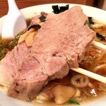 らぁめん ほりうち 新宿本店 - どでかいチャーシュー