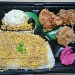 とり多津 - そぼろ唐揚げ弁当　570円