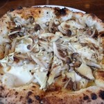 ピッツェリア スカリーノ 201 - アッチューゲ（キノコ＋モッツァレラ＋アンチョビ）