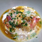 エクアトゥール - 魚介のフラン、スープドポワソン
      　オマール海老、たらば蟹
      　モンサンミッシェルのムール貝
      　にんにくの泡