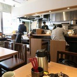 新橋　岡むら屋 - 店内の様子。