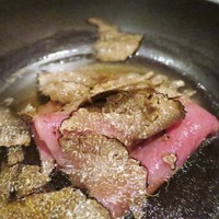 焼肉うしごろ 西麻布本店 - サーロインのしゃぶしゃぶ
                　牛のコンソメと和出汁で