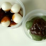 おんがや - みたらし団子(150円)、草小豆団子(150円)